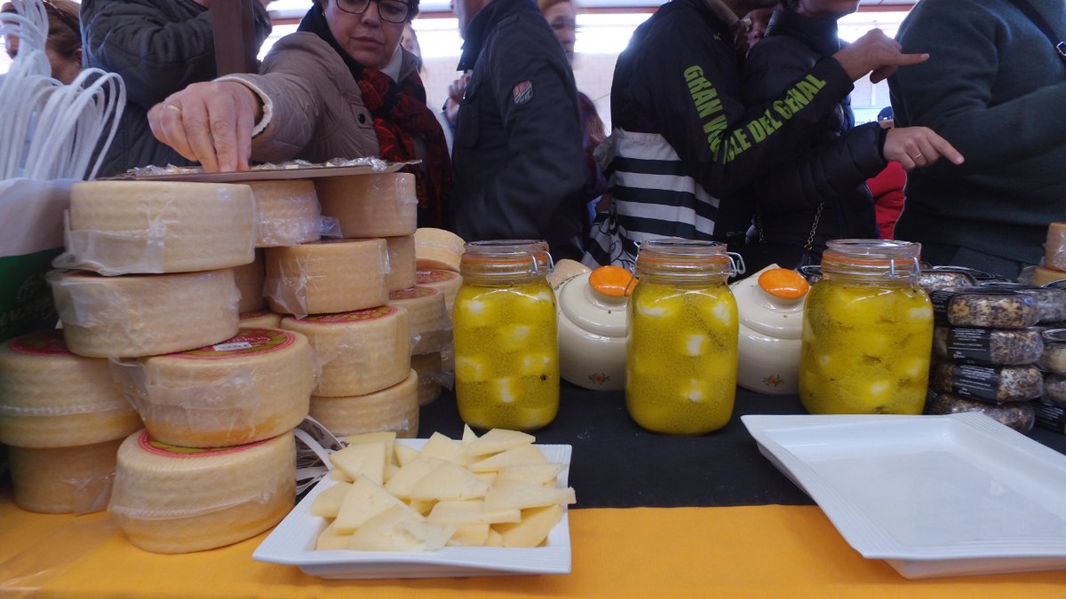 Villaluenga del Rosario se convertirá en capital del queso 2024 gracias a la Feria del Queso. Una gran cita que permitirá a los visitantes degustar el excepcional queso que se produce en Andalucía. #feriaquesovillaluenga 🧀

¡No te lo puedes perder!
📌 5, 6 y 7 de abril.