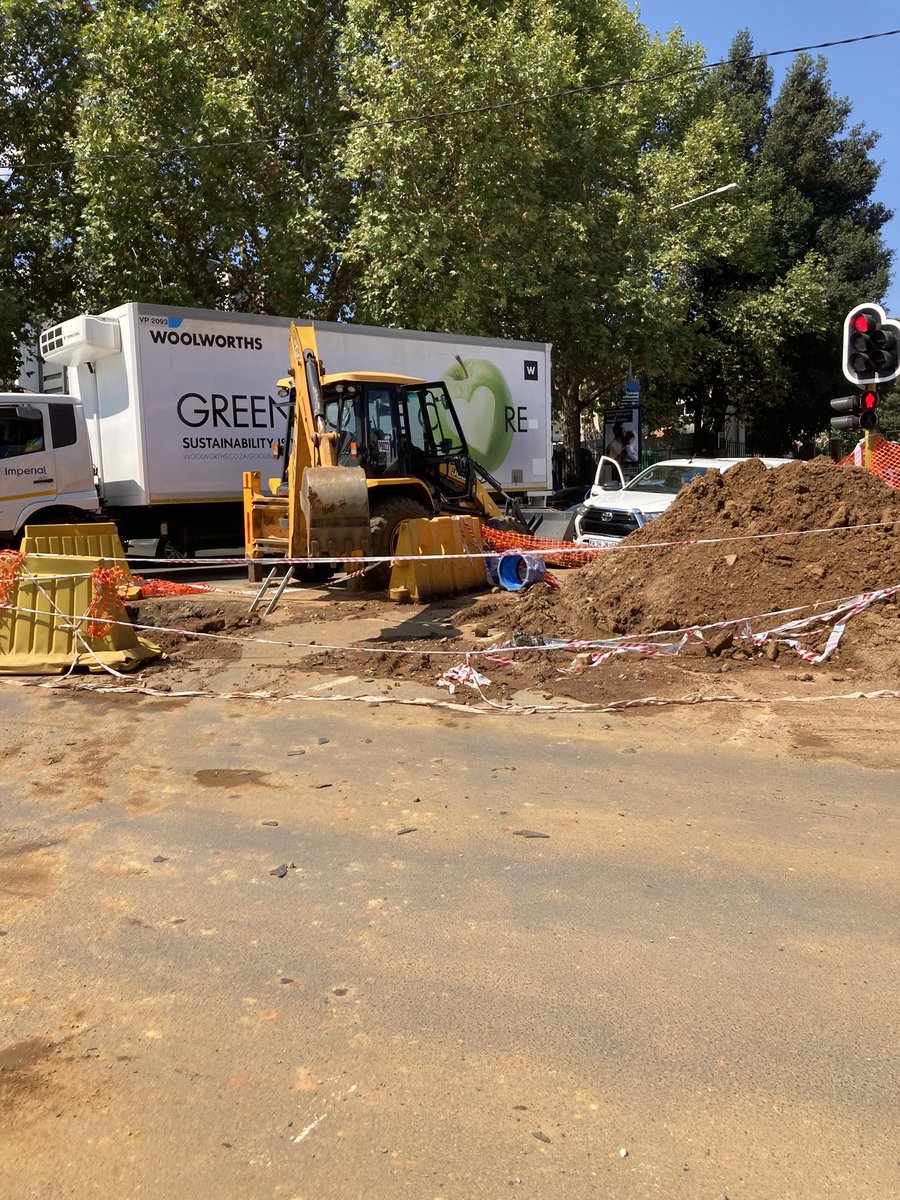 Marttwit's tweet photo. Still no etr at #Bompas at 2pm. @JHBWater Team on site is waiting for welder, who is on way.
Will update https://t.co/jCJ6fy6Vi9