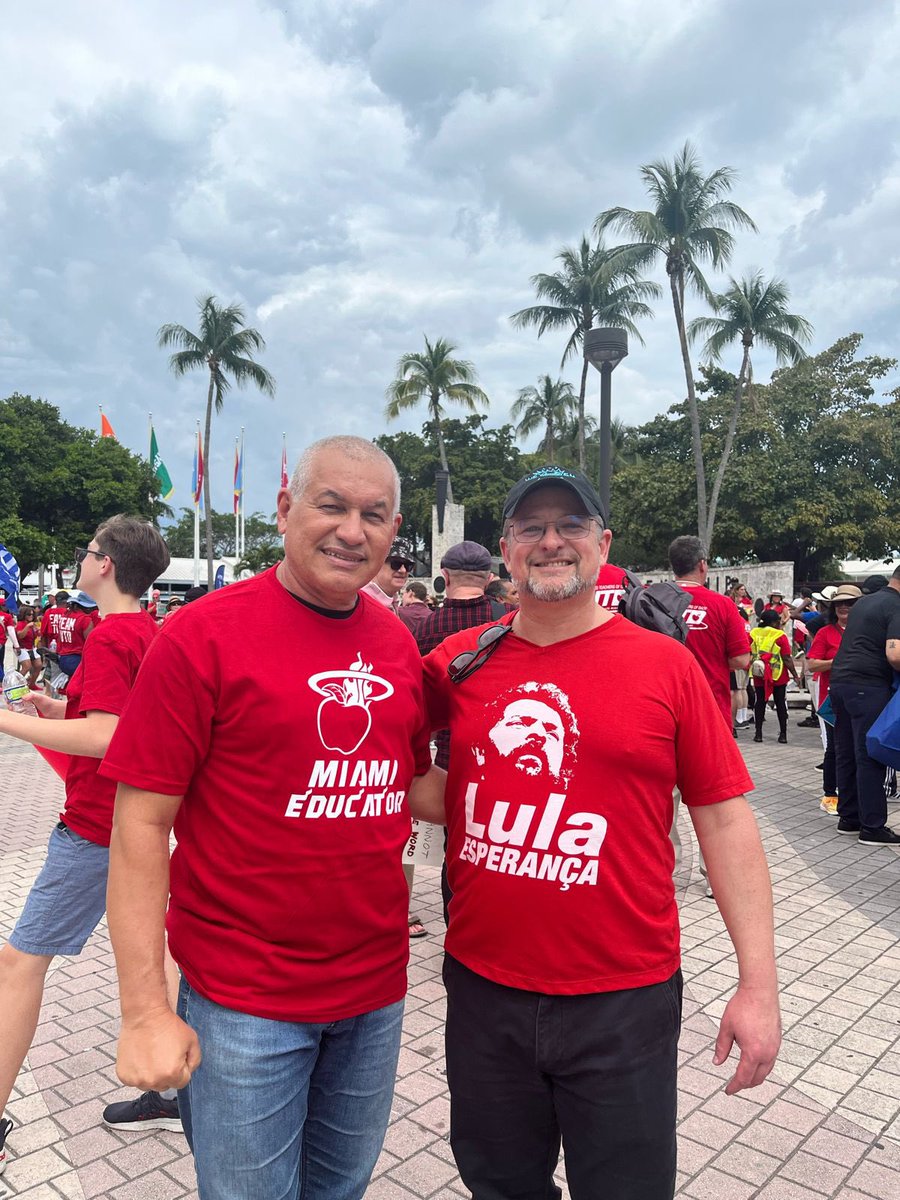 daveswords's tweet photo. #teachersolidarity was on full display yesterday in Miami where @cies_us members marched in support of Florida’s educators against #bookbans and for #academicfreedom #powerofprotest @eduint https://t.co/d1fo2k3z0G