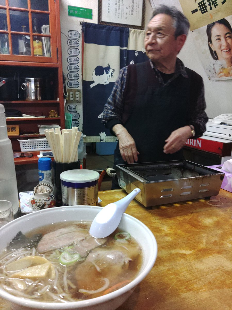 noborusawada's tweet photo. 珠洲市松波で間借りさせてもらってます。

愛情ラーメン屋さんの看板に灯りが灯る！
めっちゃうまい。
そして愛
#能登半島地震 https://t.co/O0mf9RKs6E