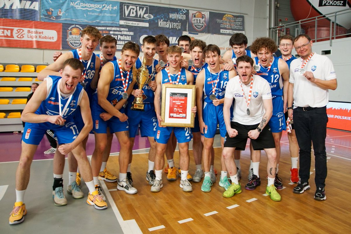 basketpoznan's tweet photo. Enea Basket Poznań Vicemistrzem Polski #U19 ❗❗❗🥈🏆🥈❗❗❗
MVP drużyny Rafał Szpakowski 🔥
All Stars 🔥 Iwo Baganc 🔥 Jasiu Nowicki 🔥
Fot. Beata Brociek
#enea #miastopoznan #artbud #constructa #biofarm
#poznanwspiera #basket #kks https://t.co/Q1qZ6Iks4N