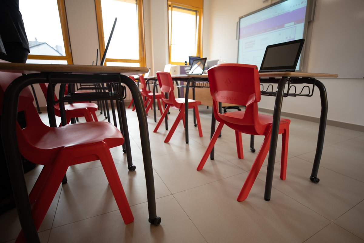 EduXunta's tweet photo. 💻 O sistema educativo galego acada un novo galardón!
Os Premios Socinfo Digital Educación TIC recoñecen o proxecto #Edixgal para incorporar as novas tecnoloxías ás aulas
👉 A iniciativa é empregada este curso por 64.000 estudantes de 630 centros
Parabéns! https://t.co/EF74T9sKj6