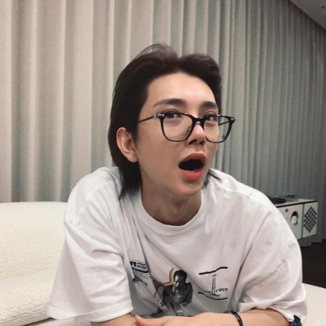 jisoomoroll's tweet photo. 👓 https://t.co/CG1A6PhDyJ