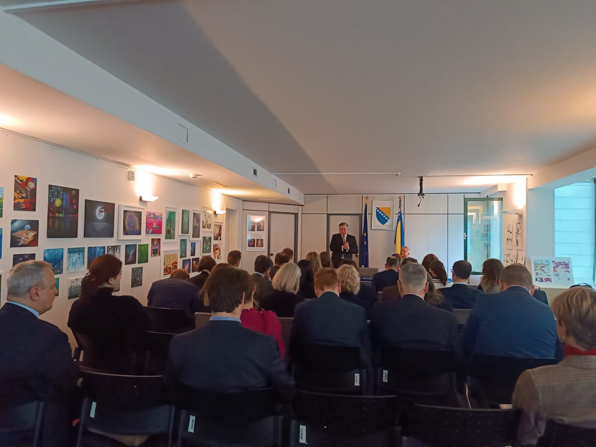 JosipBrkicDMFA's tweet photo. Starting this week in Brussels with a briefing with members of the #COWEB group!
We discussed the current state of play of 🇧🇦's 🇪🇺 Integrations. Among others,I stated the importance of receiving a positive decision on the initiation of access negotiations in March 2024
@mfa_bih https://t.co/JEEgQSSijs