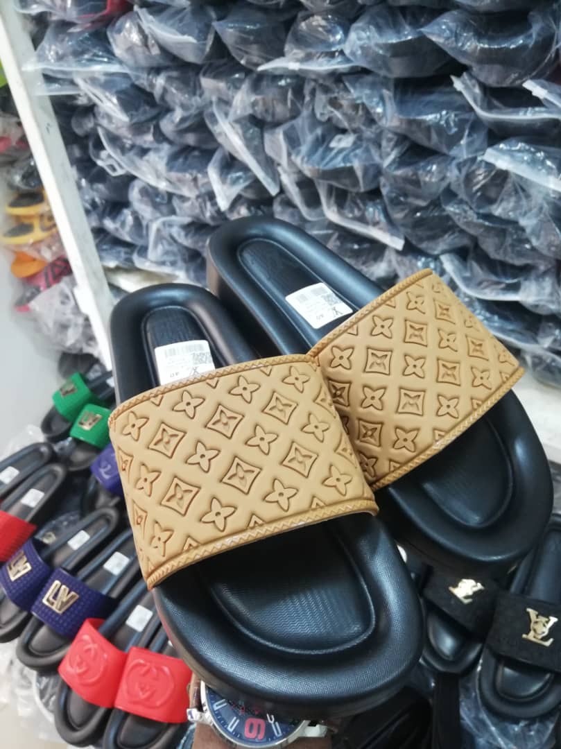 SamoryBenjamin's tweet photo. @LouieXiii131 New arrival of Quality Slippers For Sale @ Ghs 180.00 per Pair @ Wholesale and Retail Prices Nationwide. Discounts Prices For Purchases of 50+
Contact Benny Clothing on +233554646432 https://t.co/zToULZZc7i