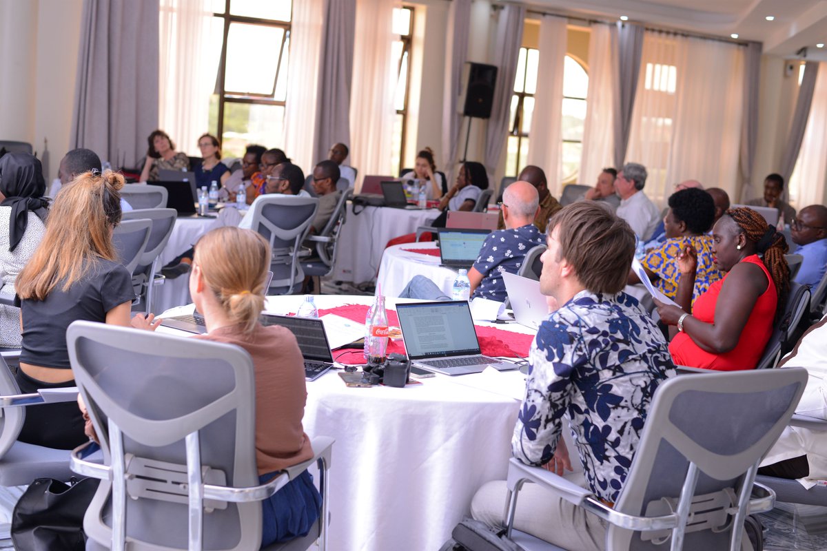 MbararaUST's tweet photo. Dr. Felipe Koch Da Silveira from the Universite de Paris-Est Creteil (France) led a ๐
๐จ๐จ๐ ๐ ๐๐ก๐จ๐ฎ๐ ๐ก๐ญ session on, "Futures Literacy Lab and Social foresight for Transformative Food Systems and Climate Change" at the #RLLLTraining Workshop. https://t.co/KlqJ7pQdUf
