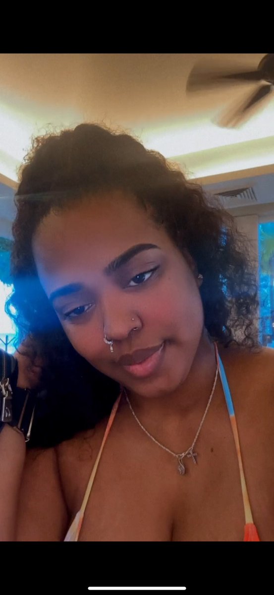 azhaneparis's tweet image. 14 years ago today I was diagnosed with Leukemia and they came in and prepared my parents and I for my death at only 11 years old. Here I am 14 years later still alive and cancer free. 

Happy Survivors Day to meeee🧡🎗️