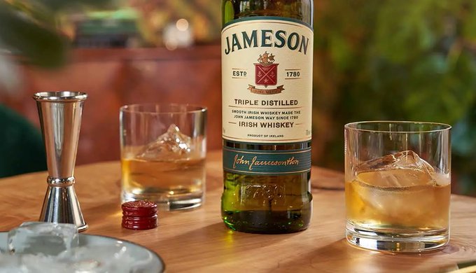 #Competition to #Win a bottle of @jamesonwhiskey in time for St. Patrick's Day  2024  🇮🇪  ☘️ 
Enter by simply showing some💚for this page with a follow, then RT or QT this post giving your friends a chance to win.
Winner announced here, when else, 17th March
Sláinte 🥂