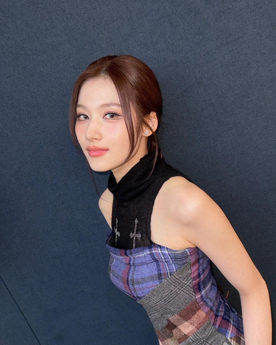 sana pics tweet media