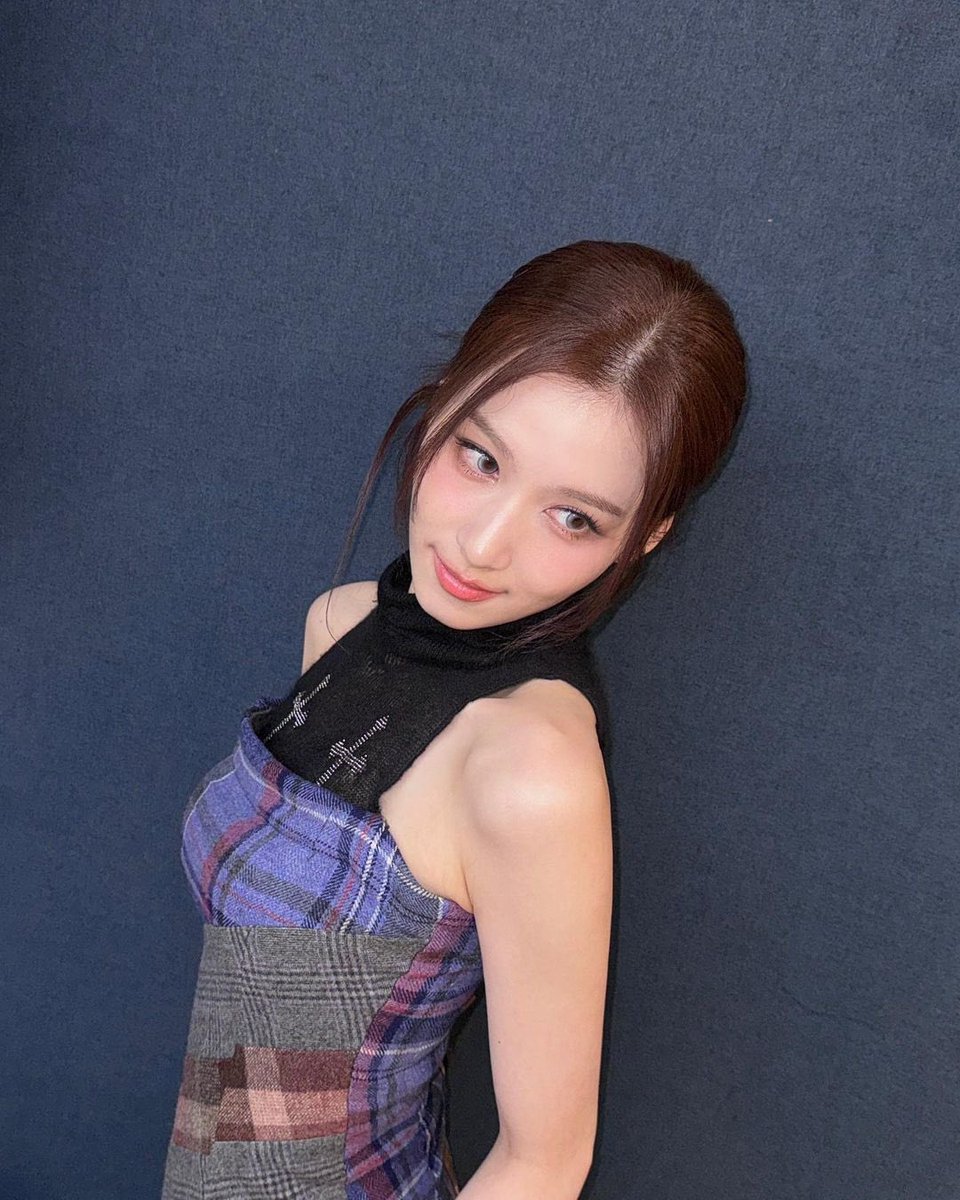 sana pics tweet media