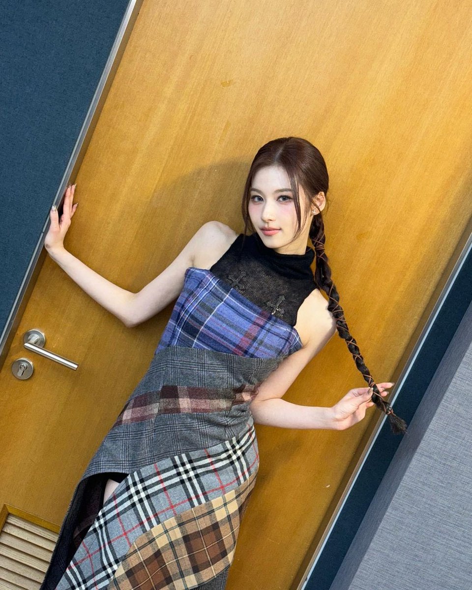 sana pics tweet media