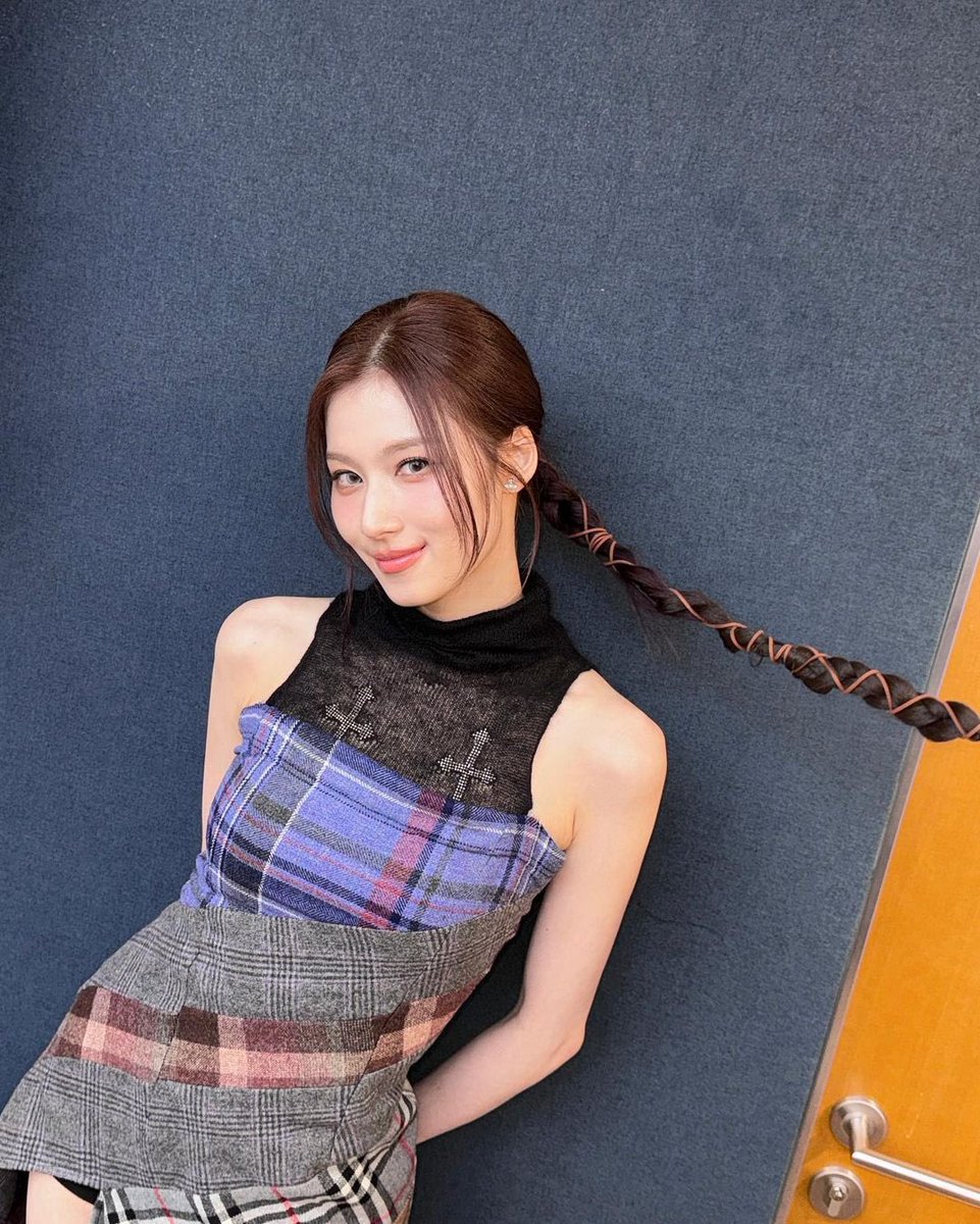 sana pics tweet media