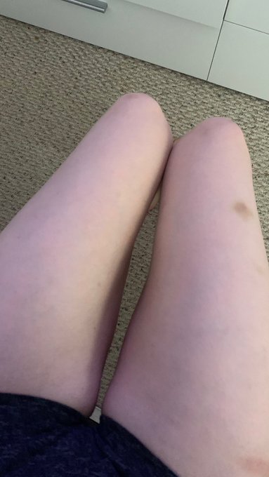 Come rub my legs 😈 https://t.co/AsA2dDRcZt