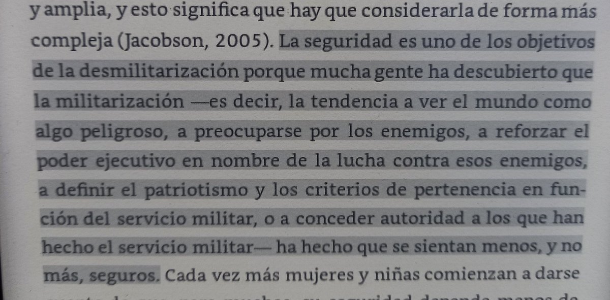 Cynthia Enloe tiene muchas definiciones sobre militarización, pero está es tal vez de las más comprensibles.