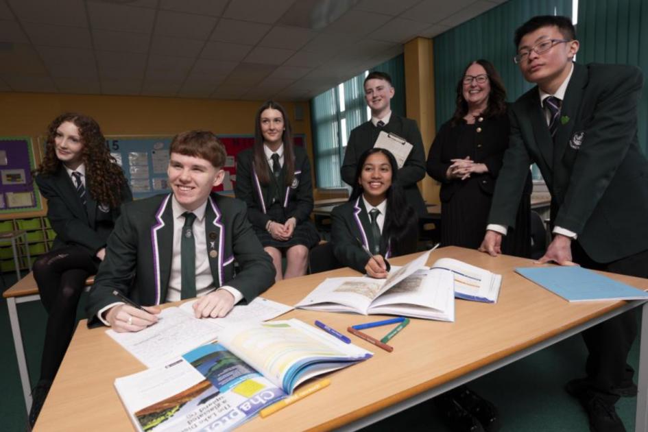 Two secondary schools in Barrhead that received outstanding inspection reports has been commended by Scottish Labour MSP Paul O’Kane in a Holyrood motion. dlvr.it/T3vvD4 👇 Full story