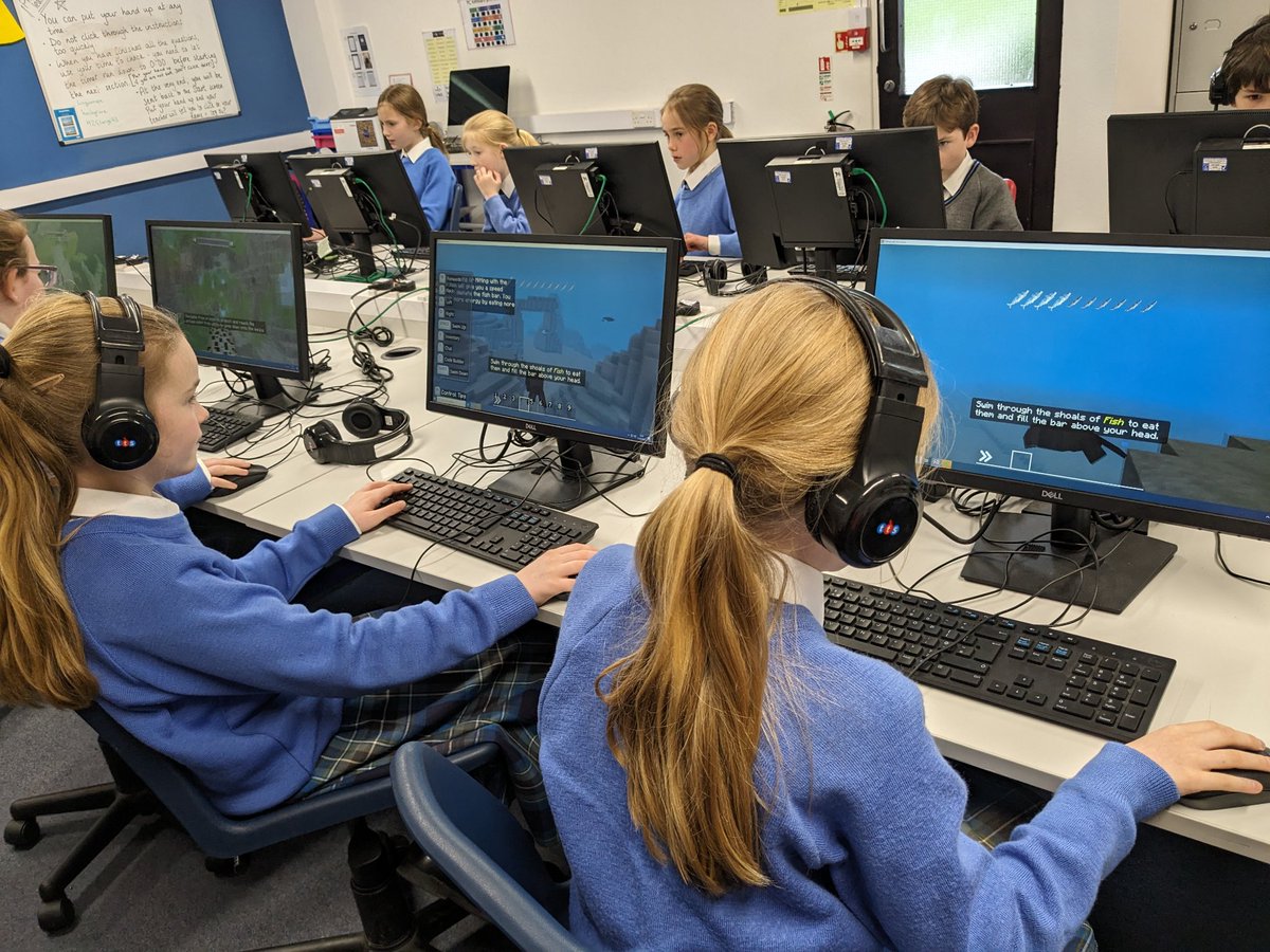Year 5 are enjoying playing as predators and prey exploring different wildlife biomes in Minecraft! 🦈

#HazlegrovePrep #HazlegroveEcoFest