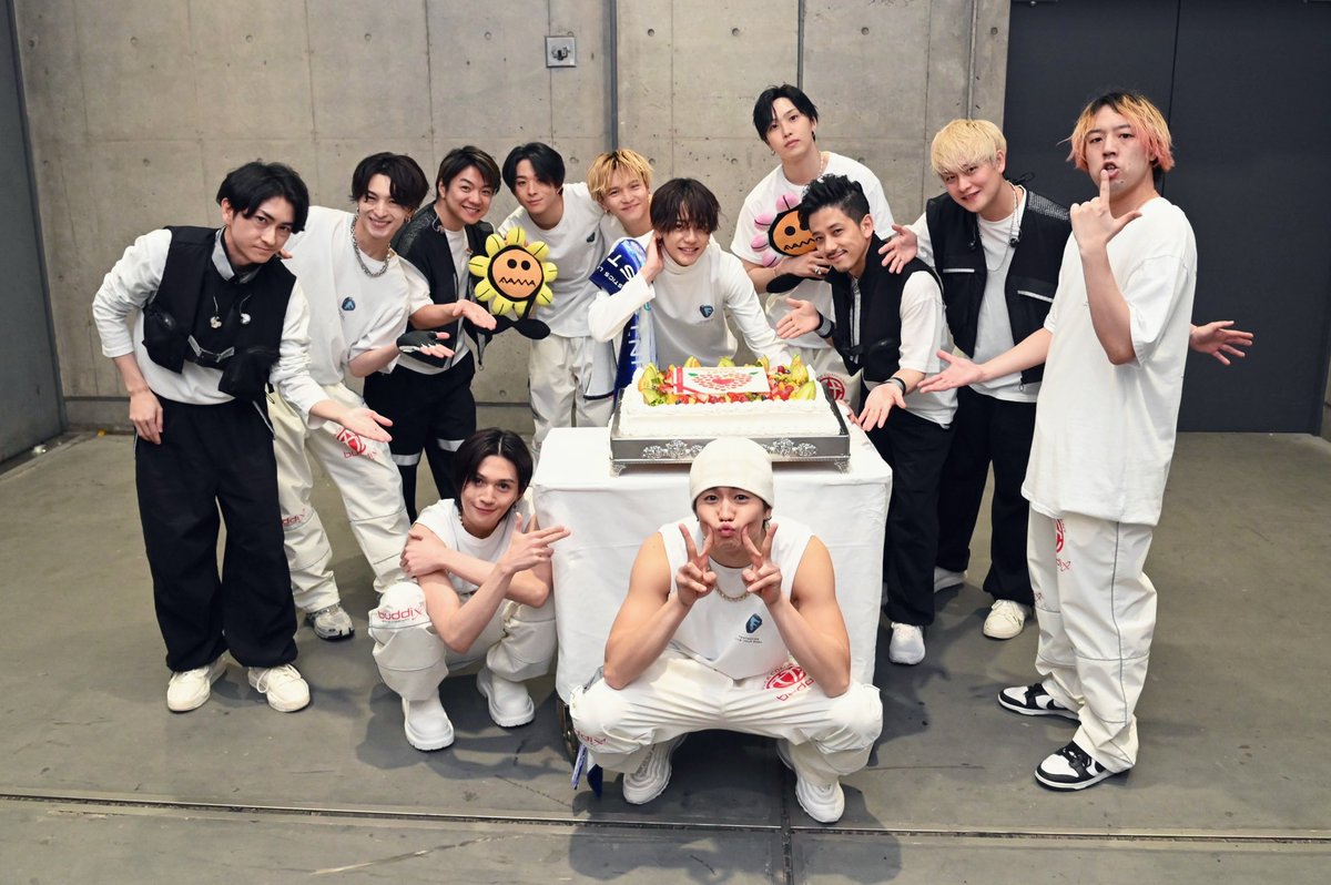 sokidrums's tweet photo. FANTASTICS LIVE TOUR 2024
 "𝑰𝑵𝑻𝑬𝑹𝑺𝑻𝑬𝑳𝑳𝑨𝑻𝑰𝑪 𝑭𝑨𝑵𝑻𝑨𝑺𝑻𝑰𝑪"

福岡マリンメッセ2days 最高でした！！

僕的に、
無事に演奏出来た事。それだけで奇跡のような２日間でした。皆様ありがとうございました🔥

レイヤさんお誕生日おめでとう御座います🥳

#FANTASTICS 
#ファンタ https://t.co/3ErN2P5avl