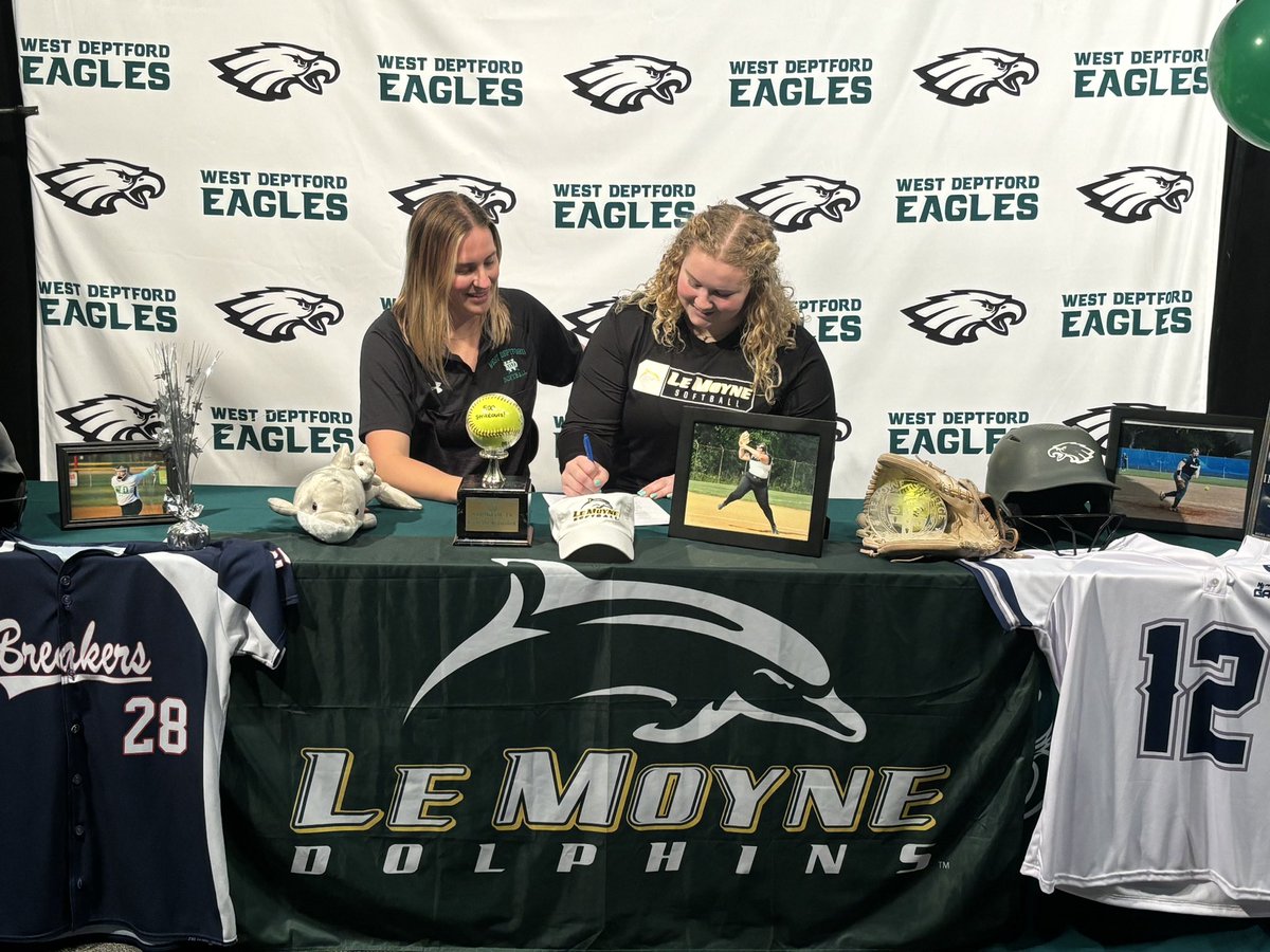 Congratulations to Isabella Kwashek who will be continuing her softball career at LeMoyne College next year! 🦅🥎