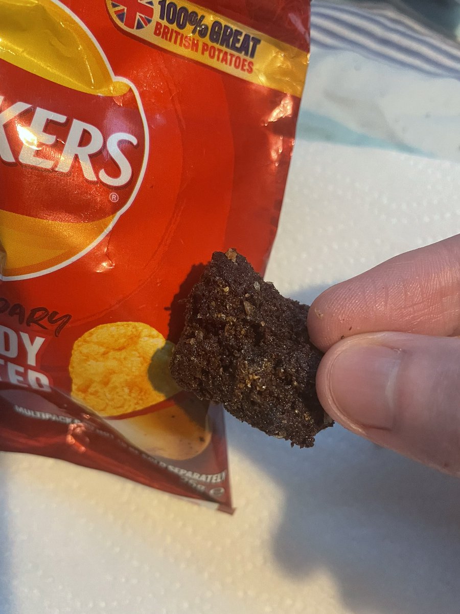deano_mufc's tweet photo. @walkers_crisps not sure what this is, but found it in a bag I got in a variety pack 🤢 I have tried calling your Irish number and tried filling out the product complaint online form and neither seem to work? https://t.co/ZOanHGPdB0