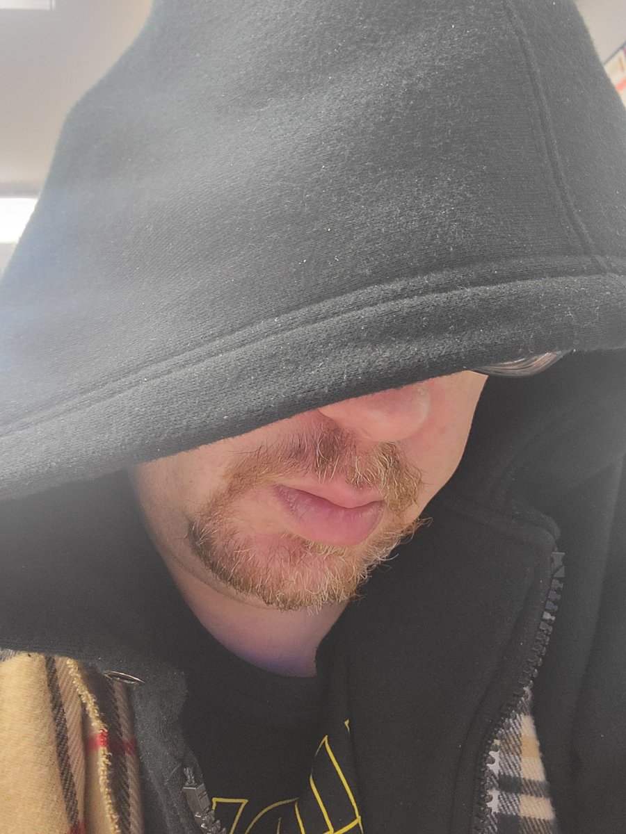 ADommewhisperer's tweet photo. I may come out of here by like noon,til then I'm hiding under my hood. #FuckDaylightSavings #IWantMyHourBack https://t.co/EuclSnfv38