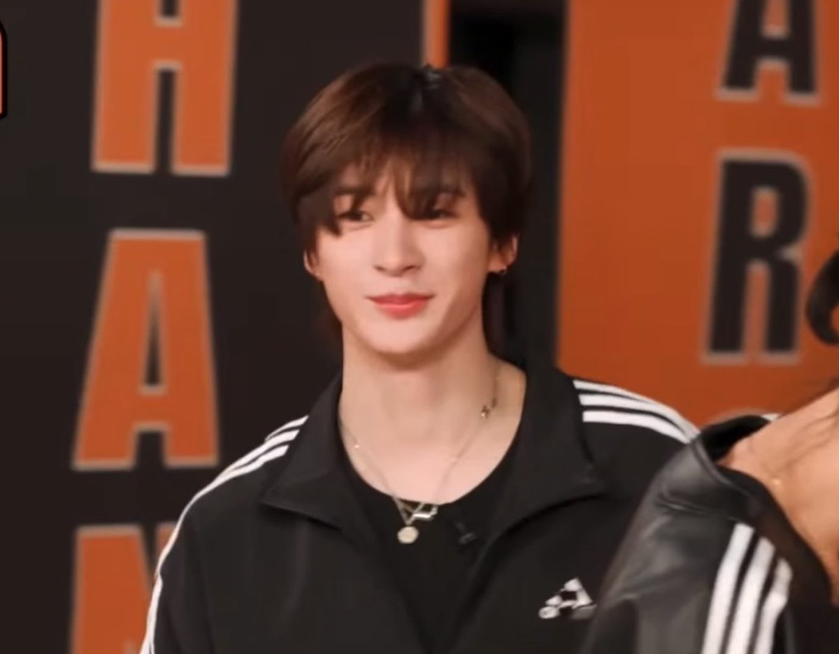 antonsfolder's tweet photo. he has no business to look this attractive https://t.co/s5U7RiJU8B