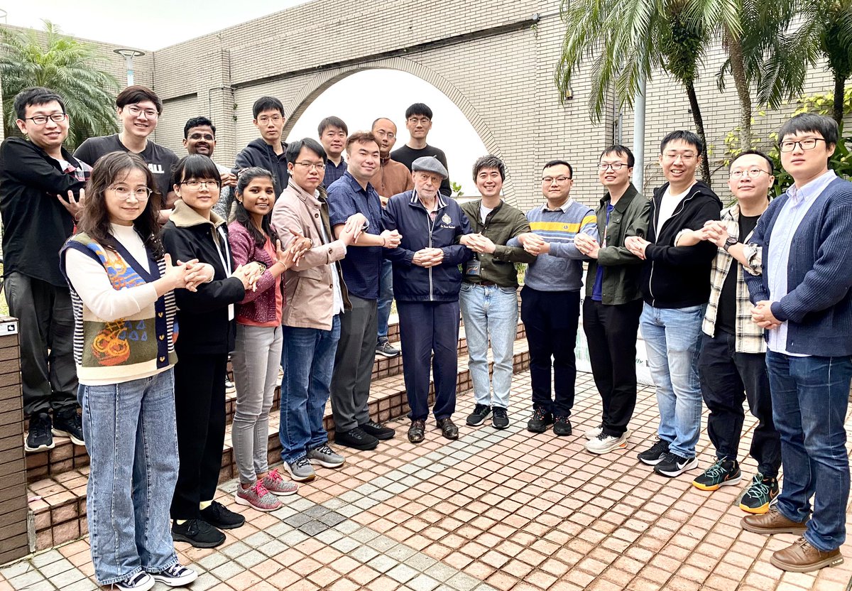 sirfrasersays's tweet photo. We were all very happy to welcome @qiuyunyan from @ChemNUS on a fleeting visit to the RPG @HKUniversity @HKU_Chemistry on his way from Singapore to Evanston IL. @NUChemistry @NorthwesternU https://t.co/E7GT3ZT3Gt