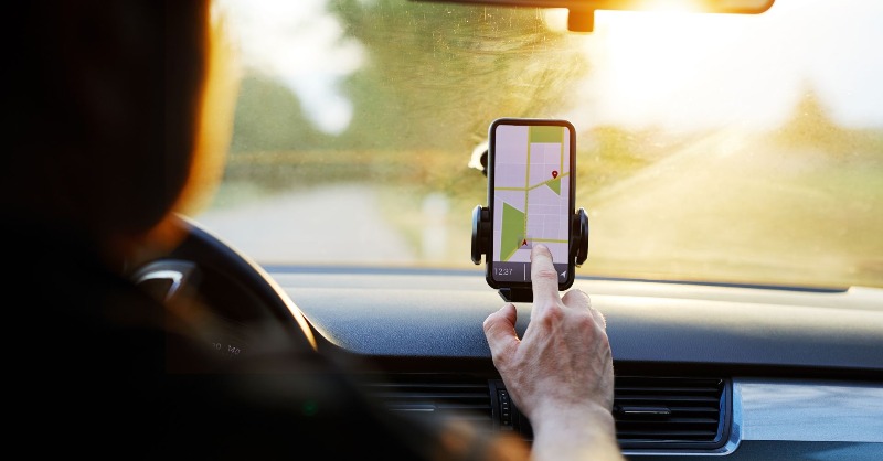 🚨Usar el móvil mientras conduces la moto es peligroso si no se hace de forma segura.

👉Te contamos 3 ventajas de usar un soporte para el móvil.

1️⃣Usar el GPS.
2️⃣Acceso rápido a aplicaciones de emergencia o servicios útiles.
3️⃣Usar apps de monitoreo para compartir la ubicación.
