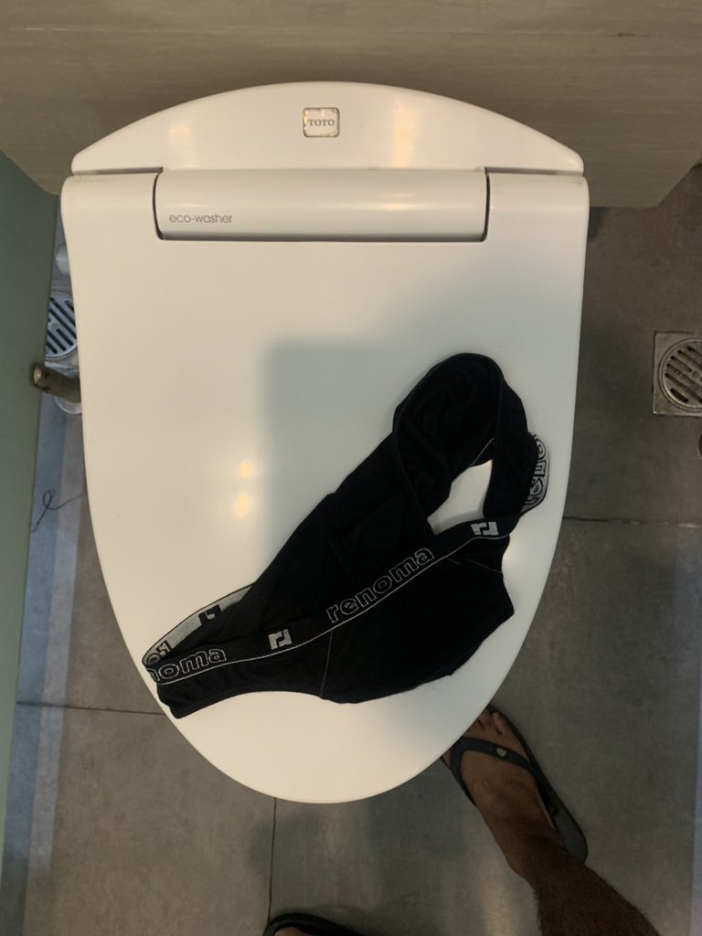 man_renoma's tweet photo. Closingan in toilet https://t.co/Ukg4r6Wroo