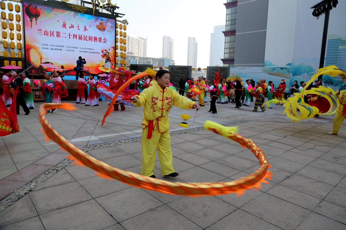 LinyiOfficial's tweet photo. #Linyi comes alive with vibrant #folk performances like #yangko and #dragon dances as the city celebrates the Dragon-Head-Raising Festival. 🐉Legend has it that after this day, rainfall increases as the rain-bringing Dragon King awakens from his winter sleep. #SpringInLinyi https://t.co/rYOznqKrIB