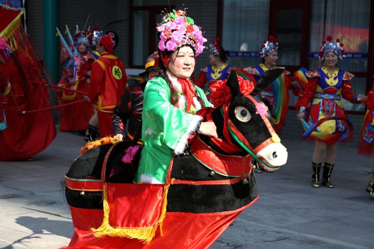 LinyiOfficial's tweet photo. #Linyi comes alive with vibrant #folk performances like #yangko and #dragon dances as the city celebrates the Dragon-Head-Raising Festival. 🐉Legend has it that after this day, rainfall increases as the rain-bringing Dragon King awakens from his winter sleep. #SpringInLinyi https://t.co/rYOznqKrIB