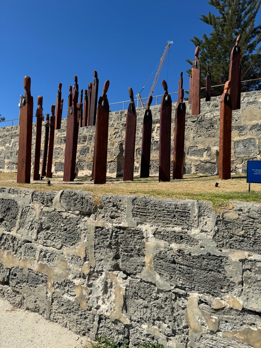 Kiwi talent is found everywhere! ‘Sculpture by the Sea’ in Cottesloe Perth is Anton Forde’s sculpture ‘Māori Pou’. Outstanding’