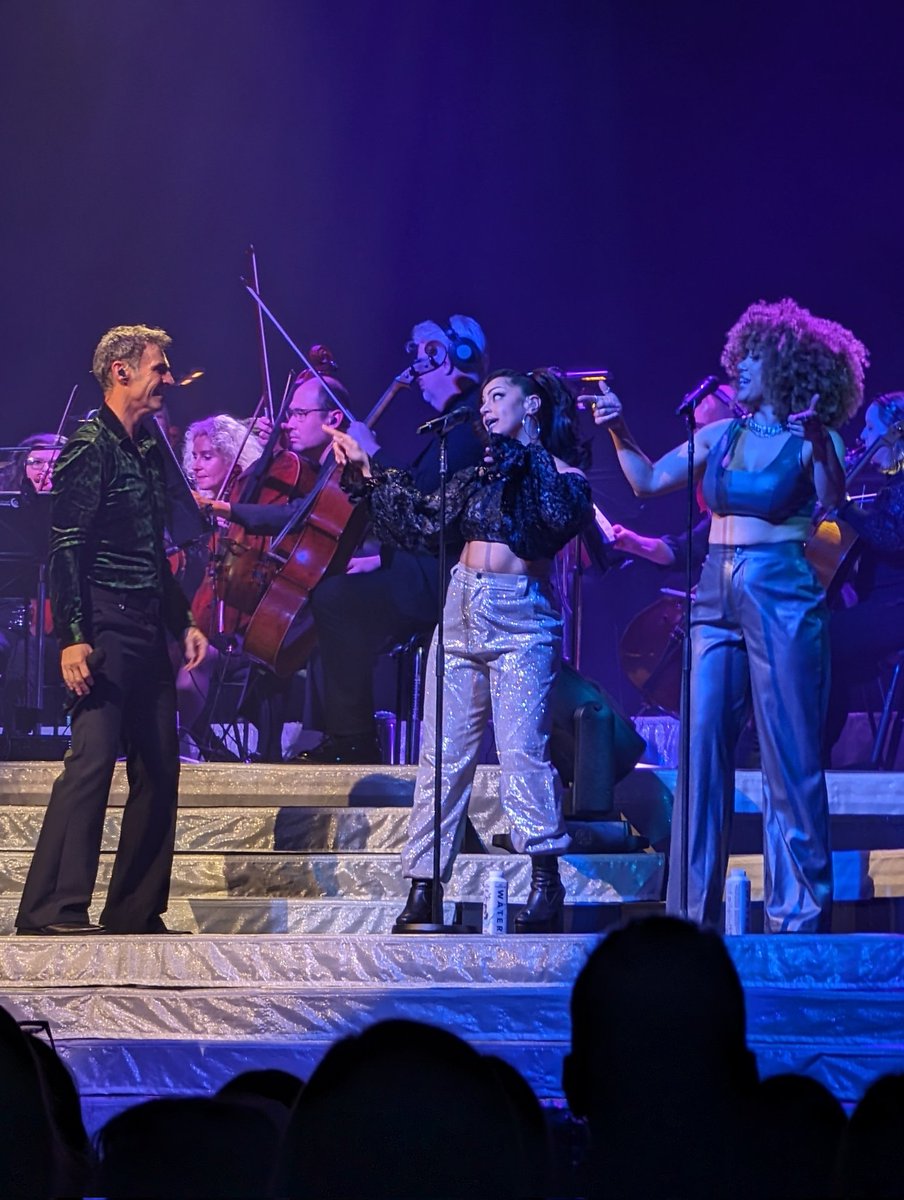 ctvybo's tweet photo. Came over to Dublin for a wee holiday and to see Marti Pellow.  Thank you for a great gig @martiofficial, amazing start to the tour! Can't wait to see you in Glasgow on Saturday 😃 https://t.co/bCAh1oPI8B