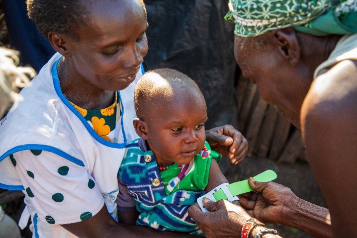 From 🔴 to 🟢 Clinton, 2, was severely malnourished. Thanks to support from @Irish_Aid, @UNICEFKenya & @ACFinKenya, Clinton received treatment with therapeutic food & has fully recovered. His grandmother was also trained to measure his arm to monitor his nutritional status.