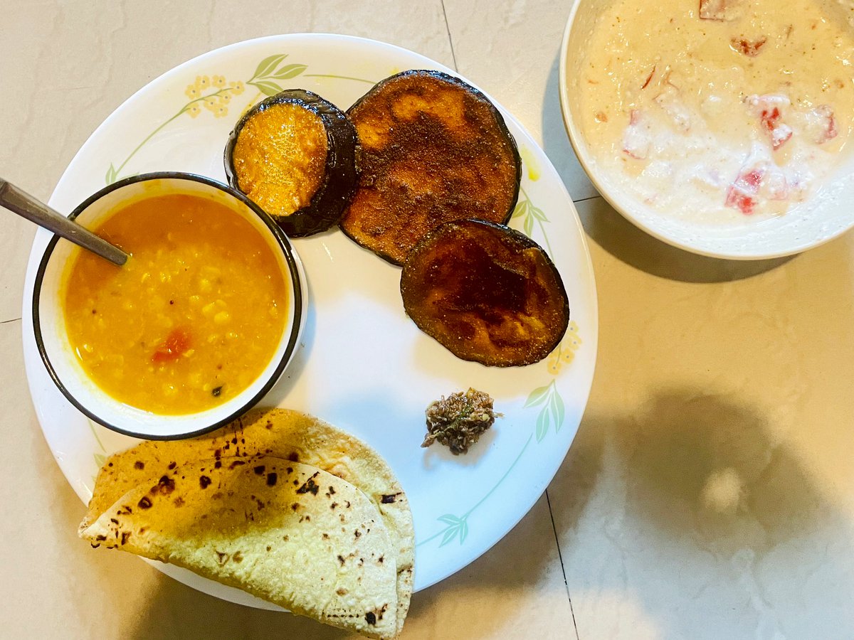 miyaamihir's tweet photo. घर में खाना बनाने का सिलसिला जारी है। वीकली झलकियाँ मिलती रहेंगी, ऐसी उम्मीद कर सकते हैं।
#foodreport https://t.co/v4LOv6QawR