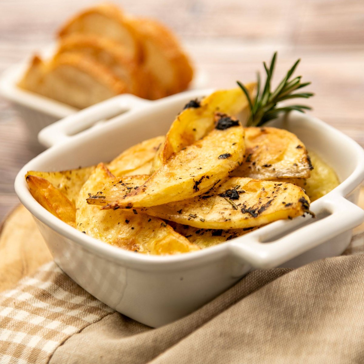 damicoitalia's tweet photo. Patate croccanti e dorate, rosmarino e la nostra salsa tartufata!
Ti è venuta l’acquolina in bocca? 😋
-
#DAmico #VerdeDAmico #TiPuoiFidare #IlVerdeCheCiUnisce #ricetta #recipe #cucina #ideericette #cook https://t.co/HjnqkyLRtv