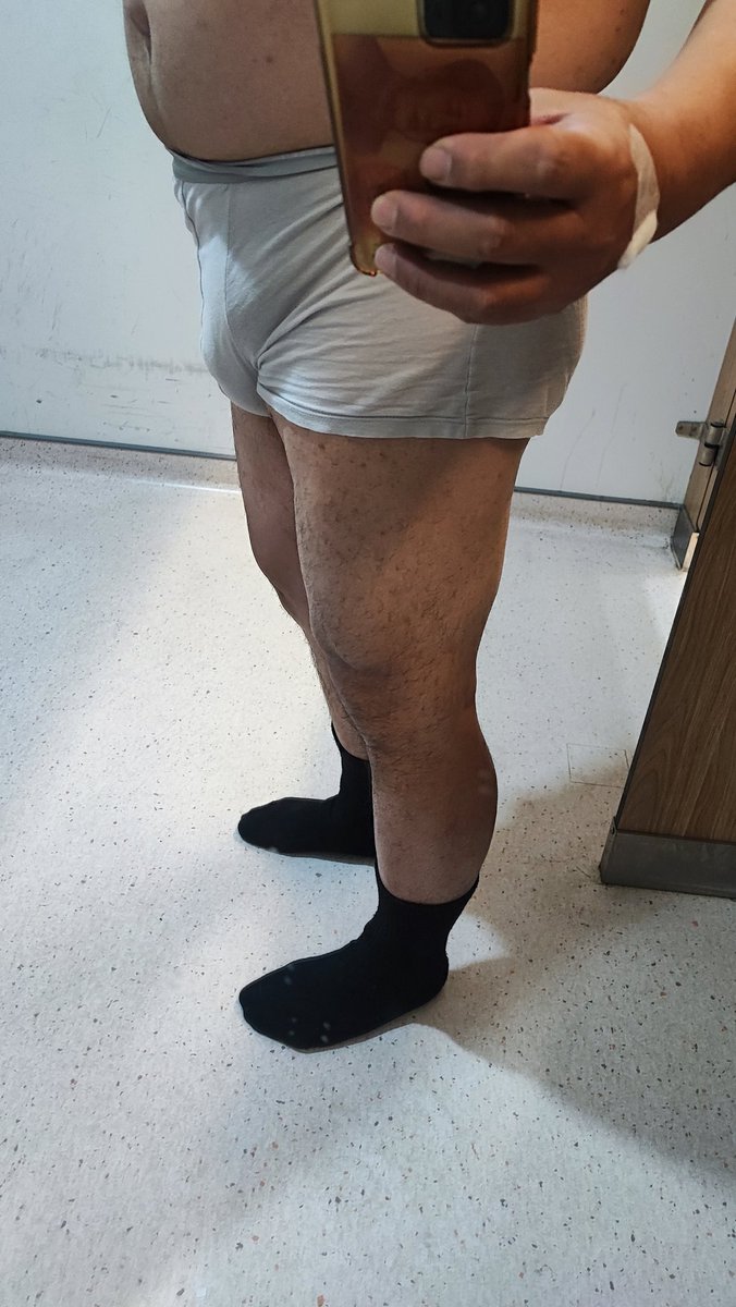 絲情襪意 tweet media