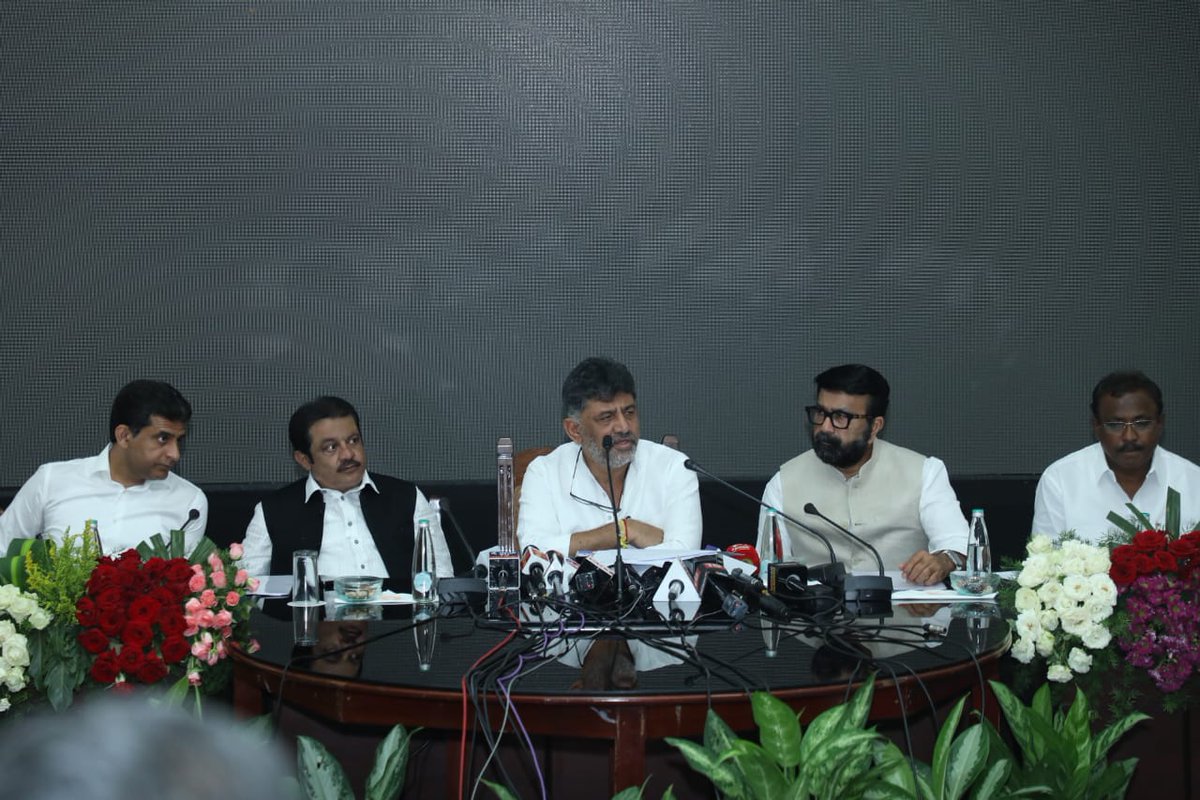 Amullya_23's tweet image. DyCM DK Shivakumar on Monday inaugurated the "Nambike Nakshe"- Trust and Verify System to issue automated building approval for residential buildings up to four units on up to 50'x80' plots. The citizens now need not visit the BBMP Offices for plan approval.