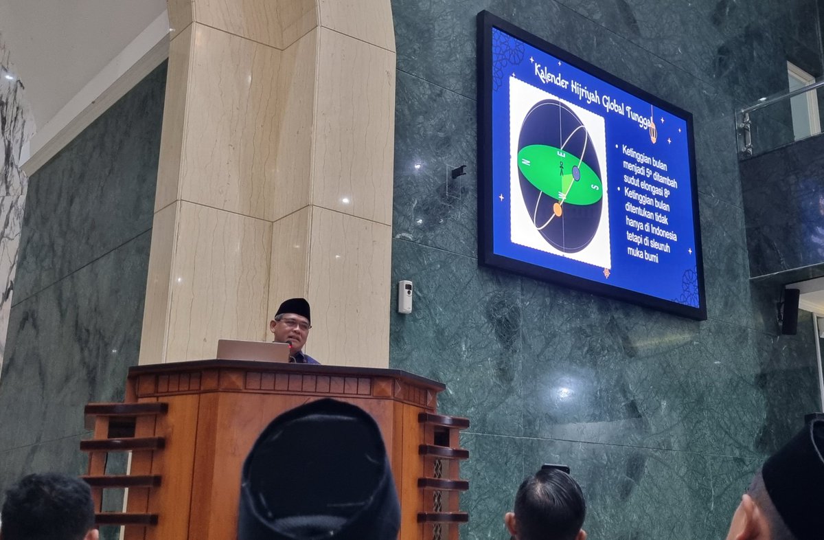 Tarawih Pertama di Masjid Islamic Center @klik_uad. Diawali Kultum oleh Pak Rektor UAD tentang Kalender Hijriyah Global Tunggal [KHGT]. Temanya berat disajikam dgpresentasi yg menarik. Selesai sholat hampir jam 21 malam. Mayanlah.