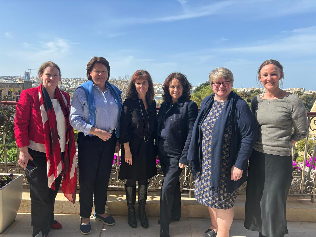 Last week, ahead of #CommonwealthDay, High Commissioner @CathyWardFCDO met some of the UK delegates to the Commonwealth Women Parliamentarians Conference to discuss empowerment, regional politics and the importance of women in leadership roles. #WomeninPolitics