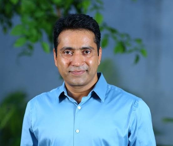 लोकसभा चुनाव से पहले राजस्थान में बीजेपी को बड़ा झटका लगा है। राजस्थान के चूरू से सांसद राहुल कस्वां ने पार्टी से इस्तीफा दे दिया और इसके बाद वह कांग्रेस में शामिल हो गए।

उन्हें कांग्रेस के राष्ट्रीय अध्यक्ष मल्लिकार्जुन खरगे ने पार्टी की सदस्यता दिलाई है। आपको बता दें कि राहुल