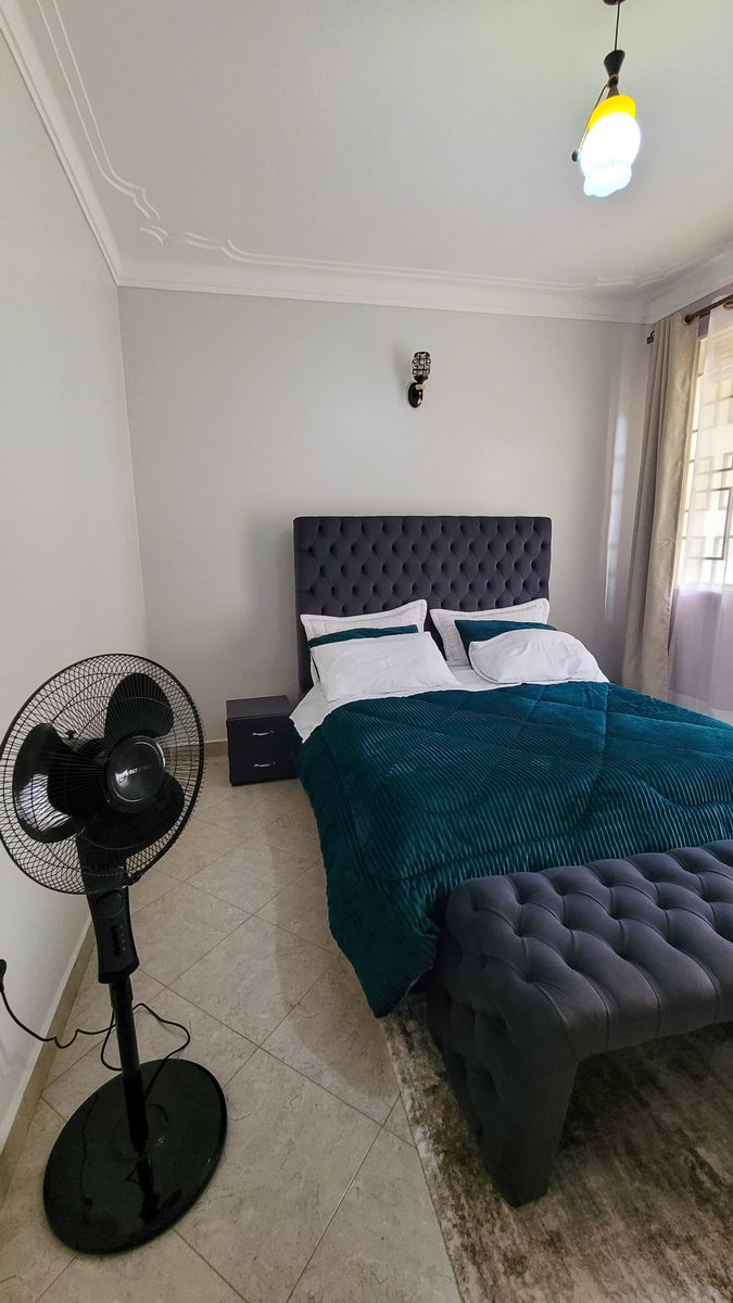 Cozy 1BR apartment in Kyanja on Ring Road. Do you need a home away from home? Features: ✅Queen-size bed ✅Living area with sofa ✅Fully equipped kitchen ✅Modern bathroom ✅Wi-Fi ✅Smart TV Fresh linens and towels Rates : 150K per night 3M - Month Call +256782757335
