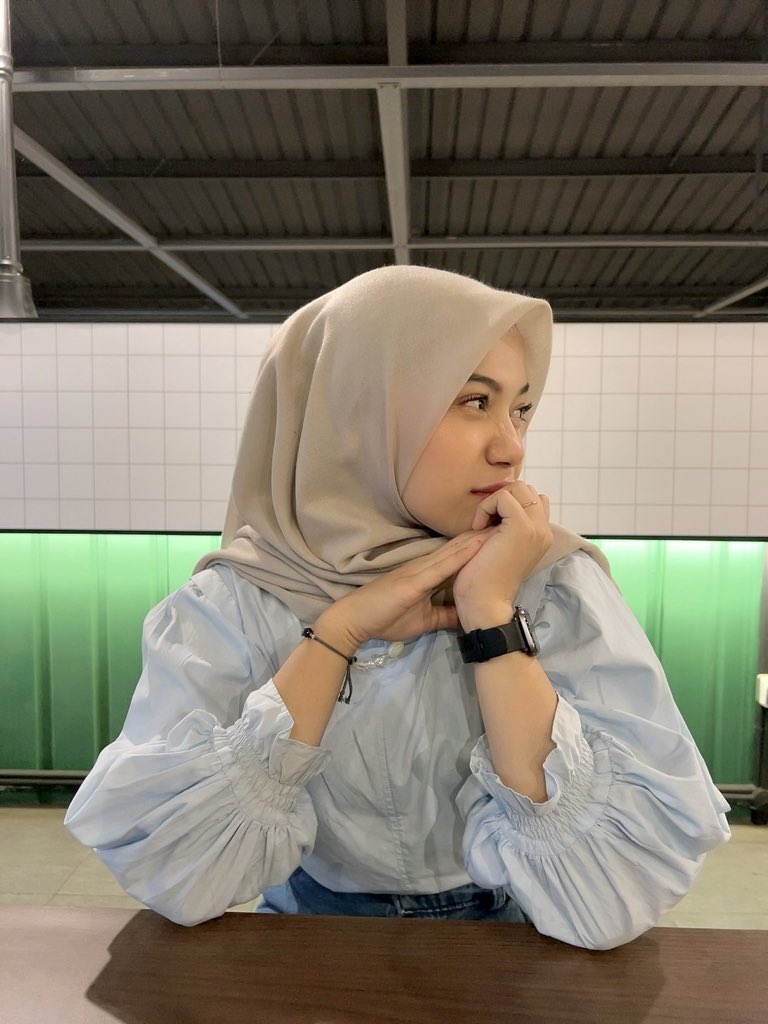 ambyarkids's tweet photo. Blouse gemess lengan balon gitu. Warna yang aku pake babyblue ya, ada banyak pilihan warnanya cakep semua warna pastel gitu. Karet di bagian lengannya ga gampang melar dan putus. Cuttingannya juga bagus. Bahannya katun poplin yaa. Suka bgt 🫶🏻

🛒 https://t.co/7HsLbbGMr3 https://t.co/6EkH5rVk2O
