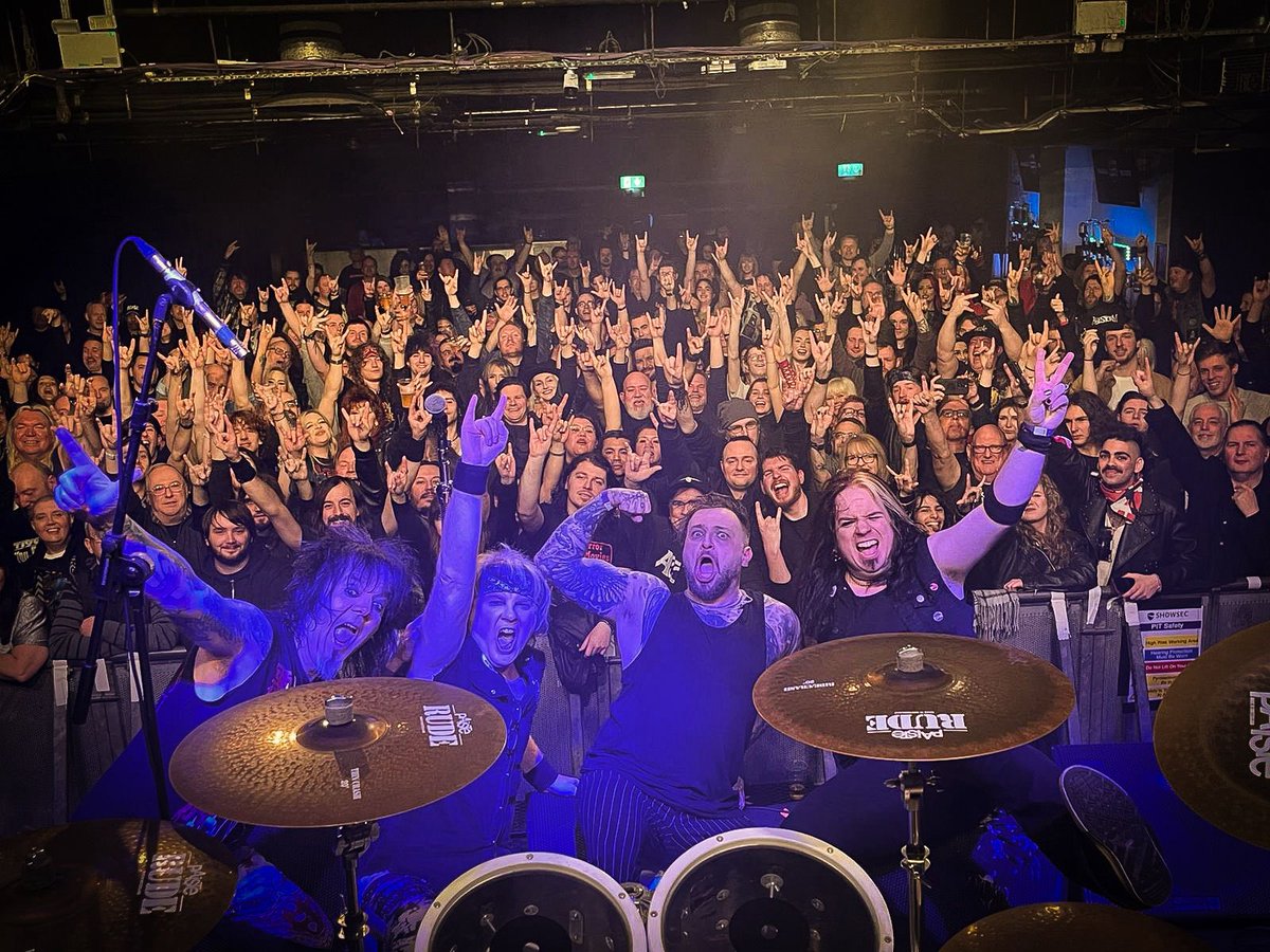 Oh London, you beautiful people! Thank you for making our last night so awesome! What a show! 😅Thank you @O2AcademyIsl and to the @QUIETRIOT guys, and all you lovely people.. Just awesome 👌❤️ 😘