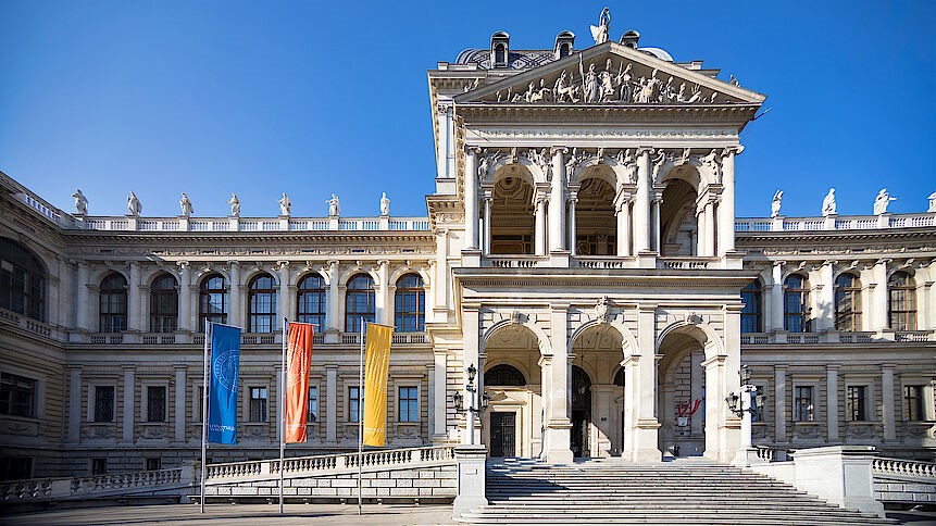 The <a href="/univienna/">Universität Wien</a> ist hiring a university assistant (predoc):
✍️work on societies &amp; cultures of memory in Eastern Europe (Ukraine/Poland/Russia)
👩‍🏫have Kerstin S. Jobst as supervisor
🎓join the #DSHCS community
🎡live in #Vienna 
#PhDposition #History
jobs.univie.ac.at/job/University…