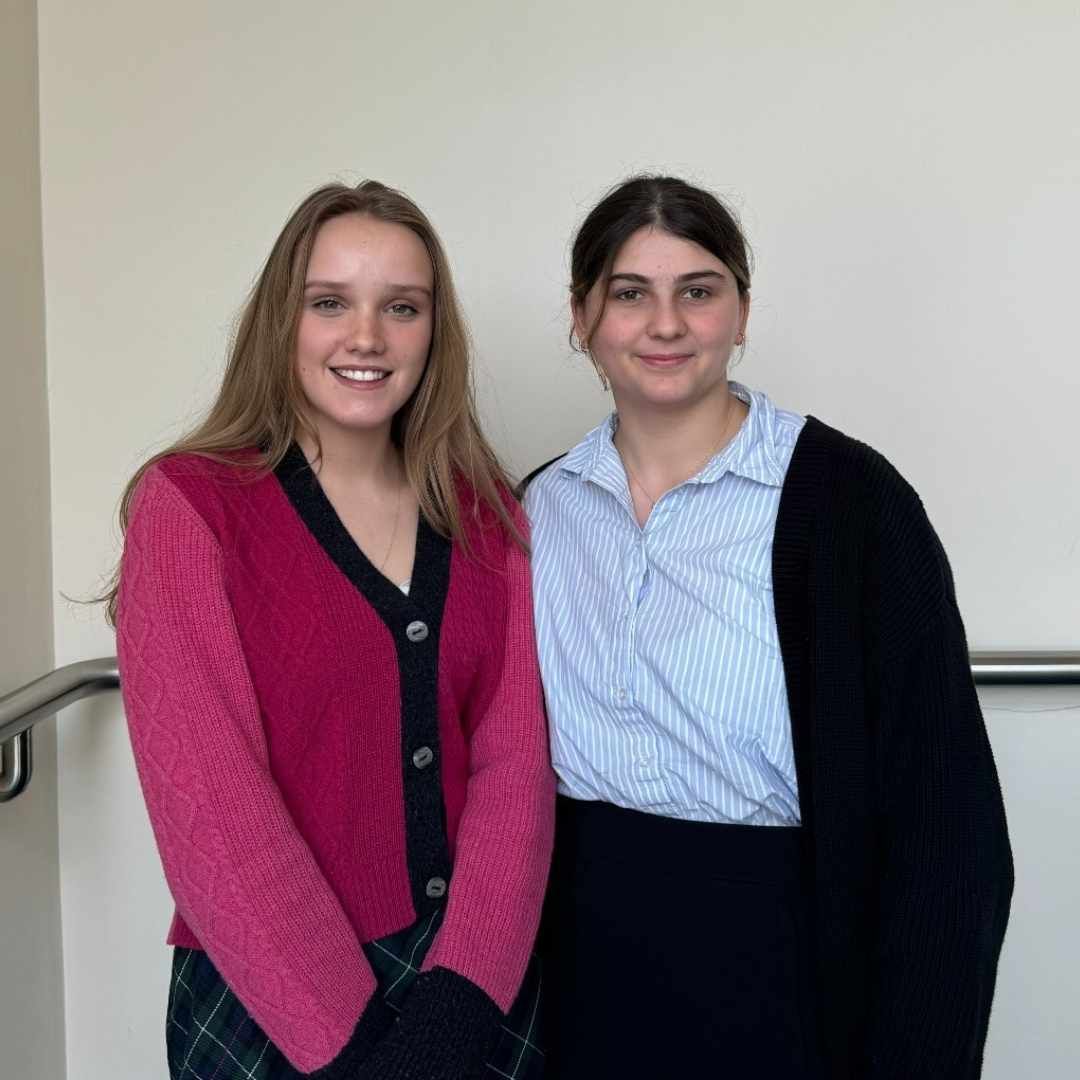 #PeaceJam in the NEWS! 📰 Our very own #YouthTeam member, Caterina (on the right), has written an article for the @york.press as a #youngreporter 😍 Read here: buff.ly/3vbhdz3 Congratulations for a fantastic article Caterina! 🎉 #YorkPress #YouthEmpowerment