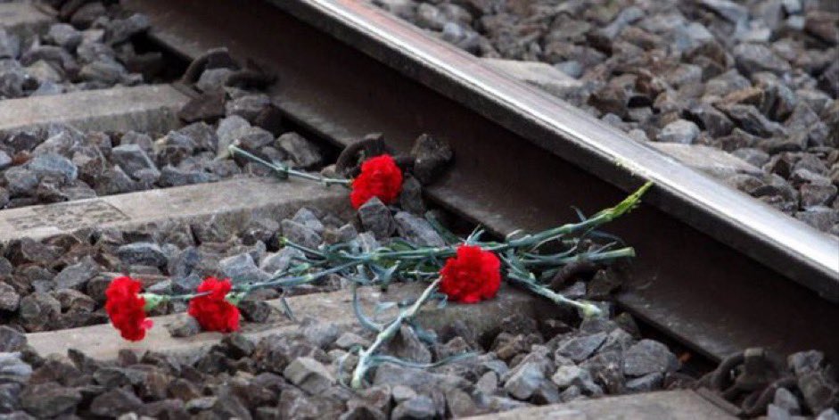 EmbSpainUK's tweet photo. Twenty years ago, 192 people were killed in the worst terrorist attacks in Spanish history. The lights that faded away then, should always remain vivid in our memories. The victims of the #11M should never be forgotten. Our thoughts are now and always with them.
#11deMarzo https://t.co/G1MKIbpHMB