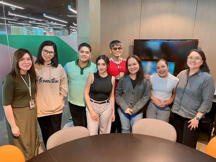 holaphofficial's tweet photo. CHIKA: Andrea Brillantes, muli na namang bibida sa isang Dreamscape Entertainment serye.

📸: Dreamscape Entertainment https://t.co/LfBZkg7ZVn