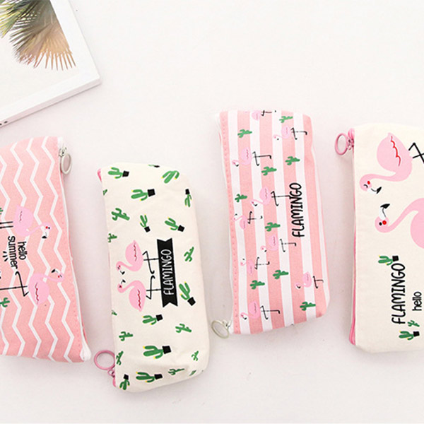pandapen00's tweet image. 🌸 Give your stationery a stylish makeover with our adorable pencil case featuring a flamboyant flamingo design! 🎨 Keep your essentials organized in charm and flair, making every study session a delightful experience! 💖 

#FlamingoFabulous #StationeryLove #OrganizedStyle 🌿🦩