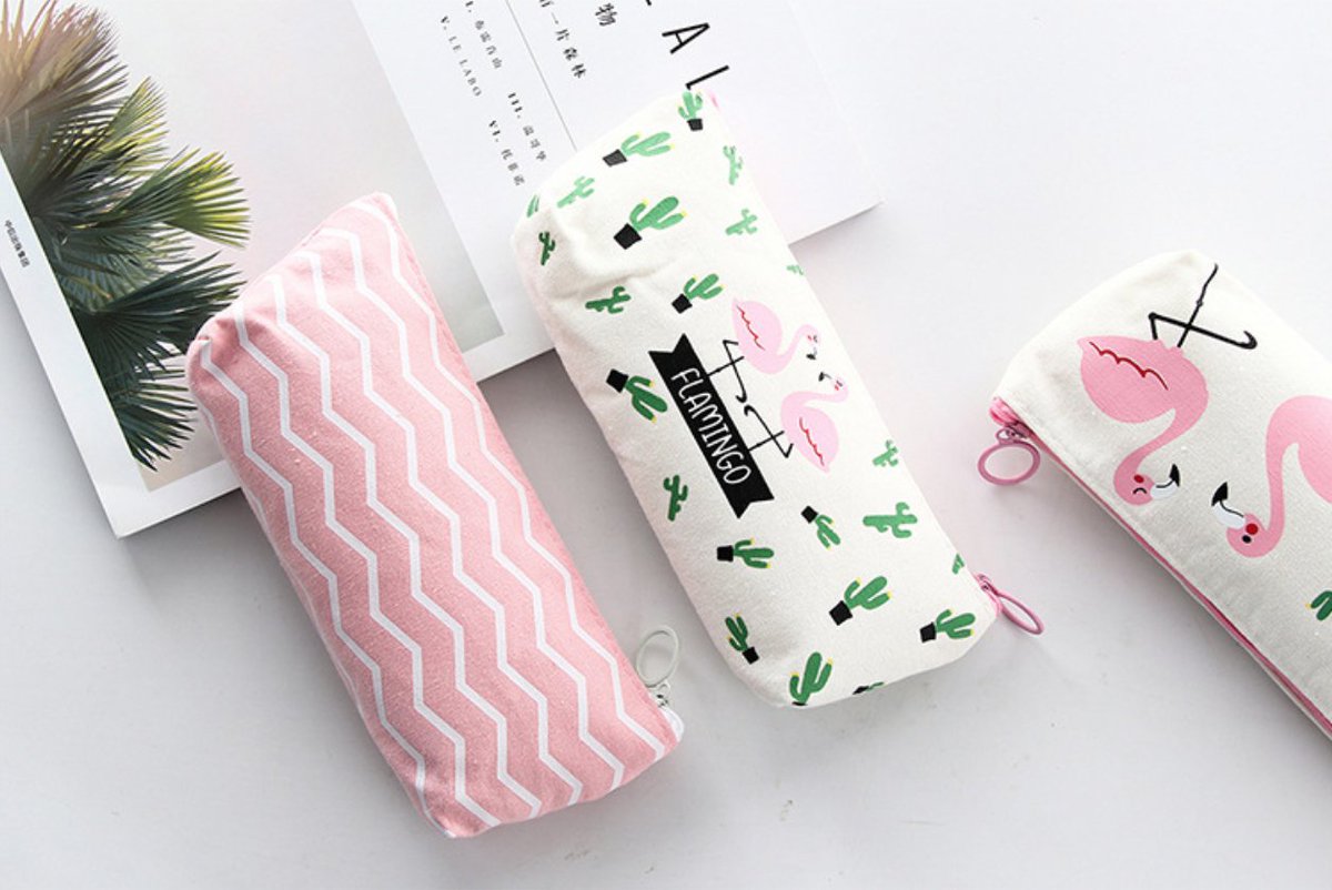 pandapen00's tweet image. 🌸 Give your stationery a stylish makeover with our adorable pencil case featuring a flamboyant flamingo design! 🎨 Keep your essentials organized in charm and flair, making every study session a delightful experience! 💖 

#FlamingoFabulous #StationeryLove #OrganizedStyle 🌿🦩