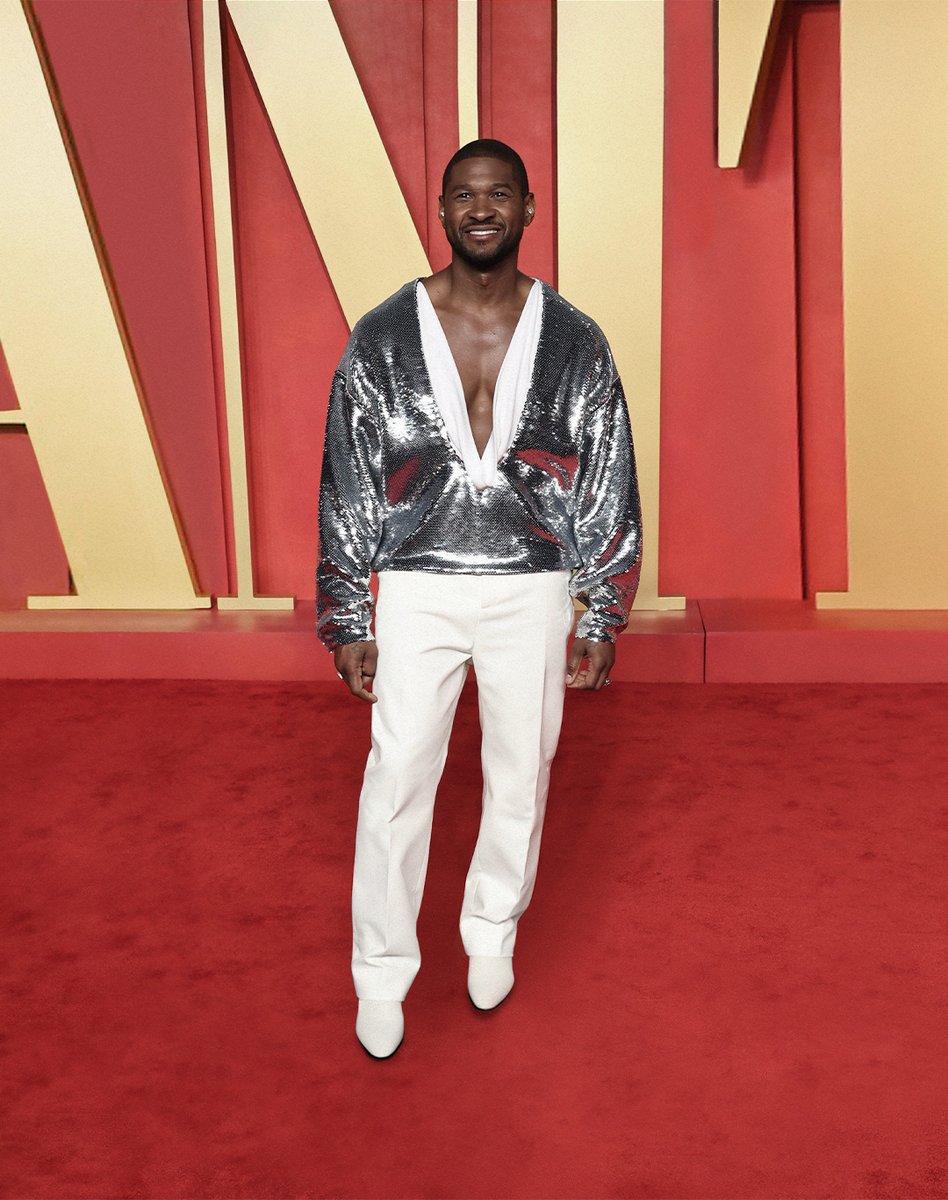 .@Usher was seen at the Vanity Fair #Oscars after party in a silver #ValentinoCustomMade look, designed by #PierpaoloPiccioli